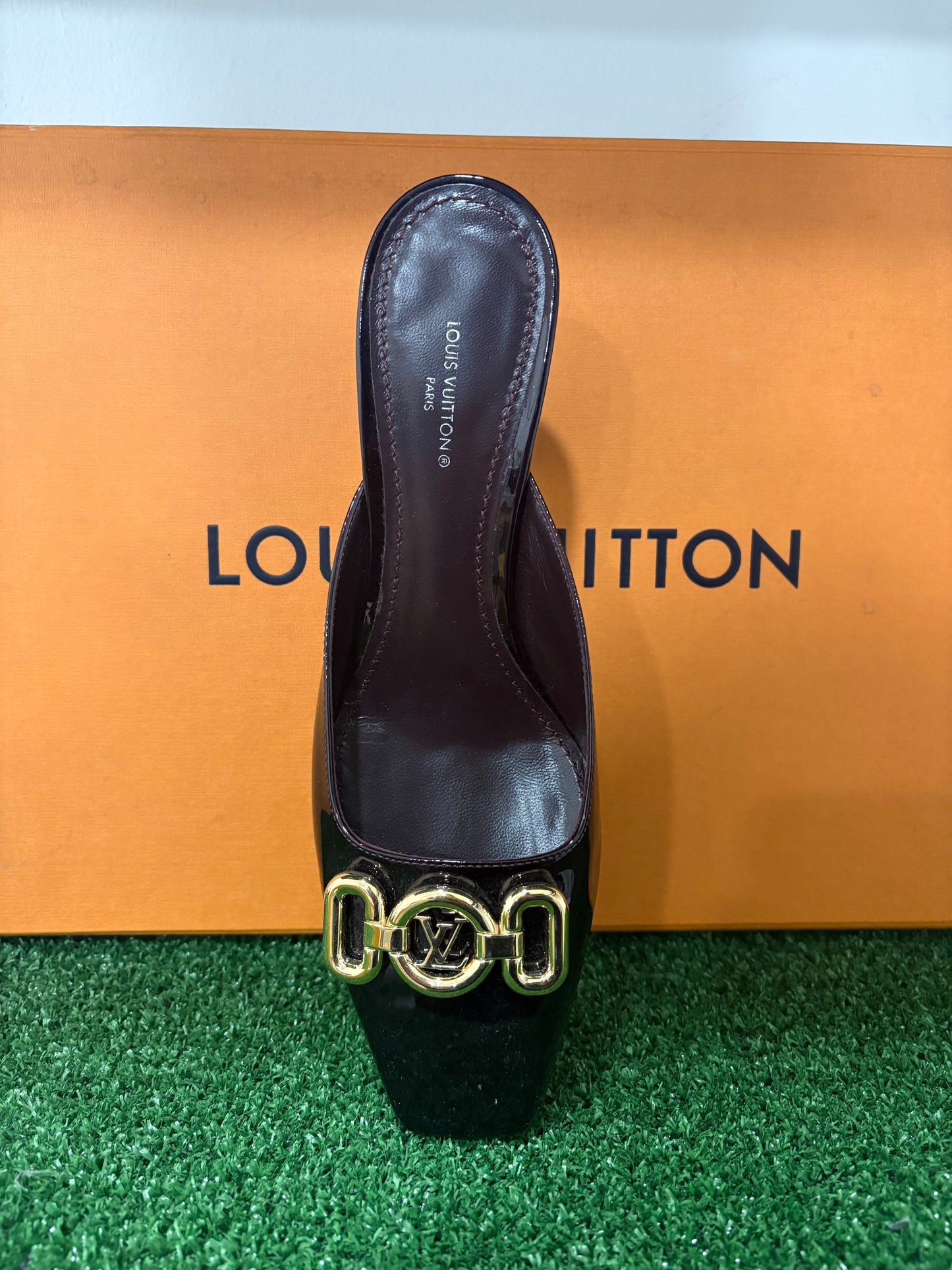 Louis Vuitton decolléte
