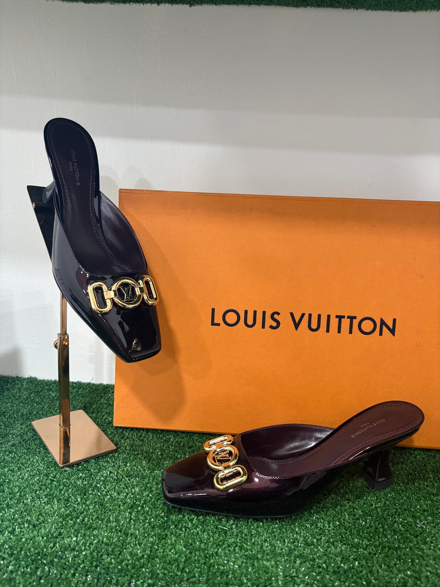 Louis Vuitton decolléte